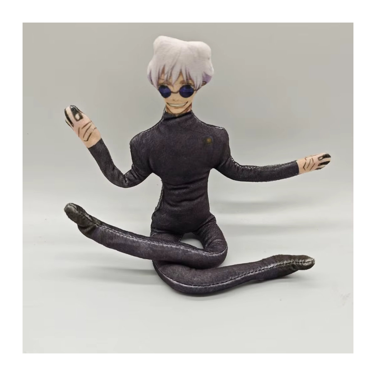 BOOCRE Anime Cosplay Plüschfigur Gojo Satoru und Itadori Yuji als bewegliche Stoffpuppe in Schwarz zur Zimmerdekoration - Bild 2