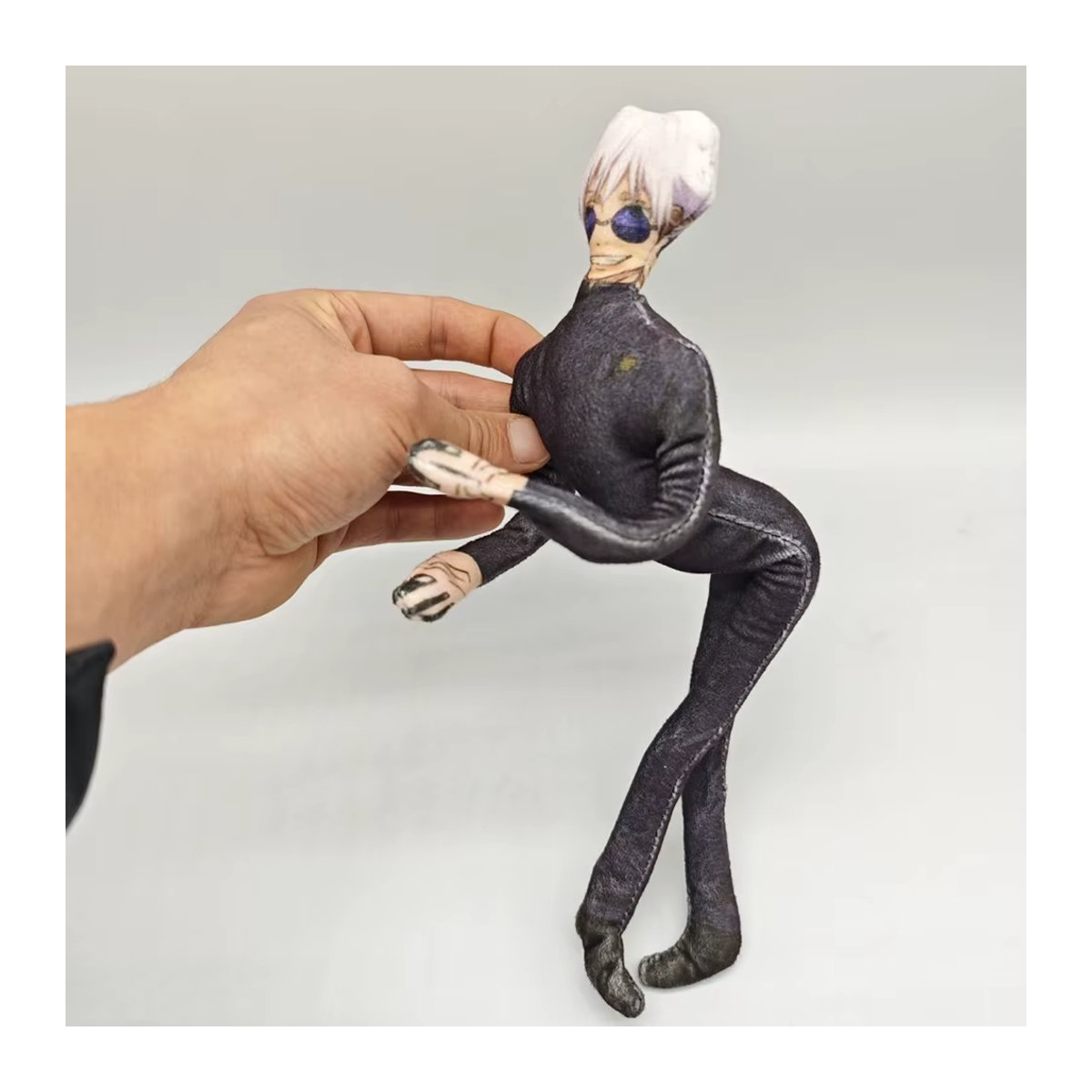 BOOCRE Anime Cosplay Plüschfigur Gojo Satoru und Itadori Yuji als bewegliche Stoffpuppe in Schwarz zur Zimmerdekoration - Bild 5