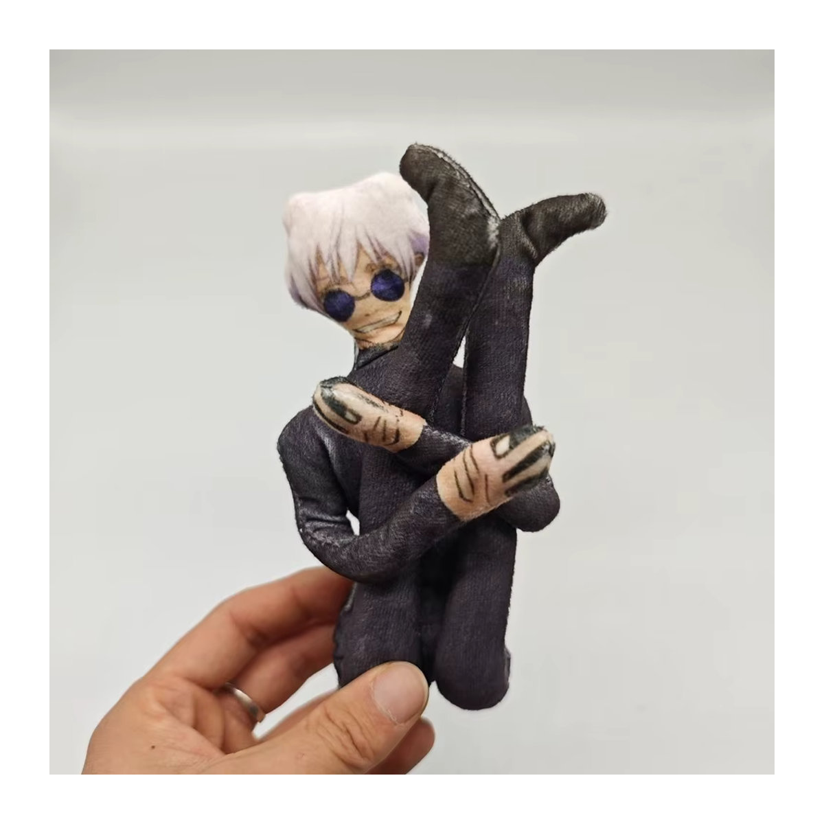 BOOCRE Anime Cosplay Plüschfigur Gojo Satoru und Itadori Yuji als bewegliche Stoffpuppe in Schwarz zur Zimmerdekoration - Bild 6