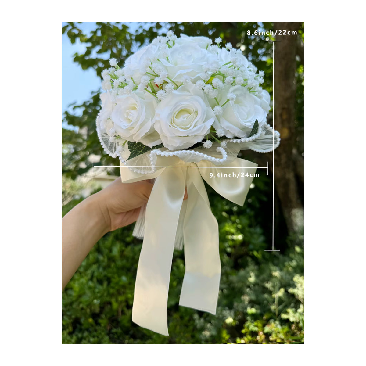 Brautstrauß mit Rosen und Schleierkraut in Weiß und Blau mit Seidenband und Perlenspitze für Hochzeiten und Valentinstag - Bild 2