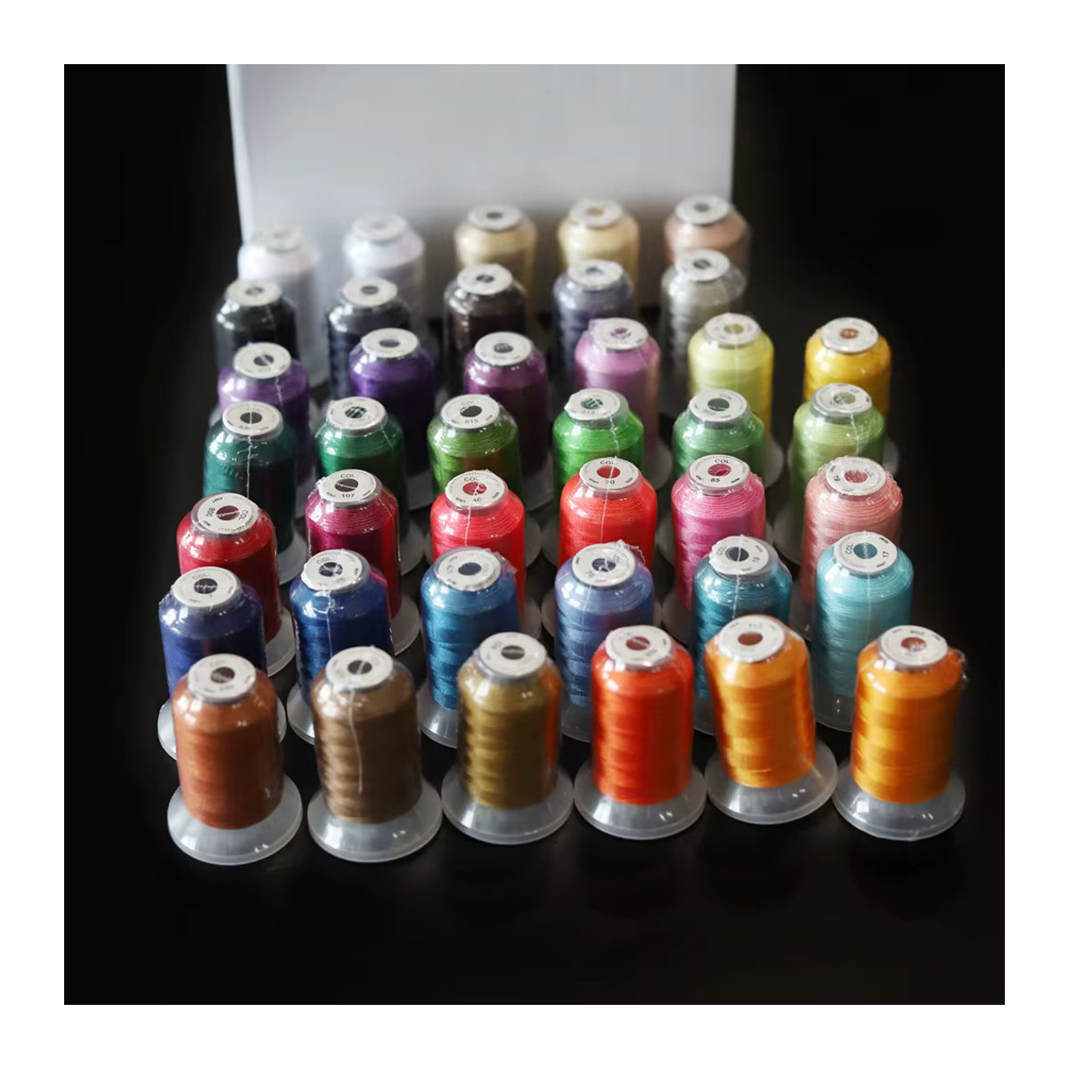 Brother Premium Stickgarn Set mit 40 Farben, 120D/2 Polyester, 500 Meter pro Spule, mehrfarbig - Bild 4
