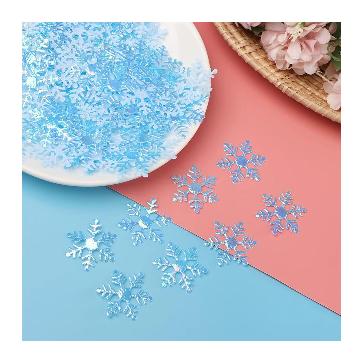 Bunte Glitzer Schneeflocken als Weihnachtsdekoration und Bastelzubehör für Hochzeiten oder Geburtstagsfeiern - Bild 2