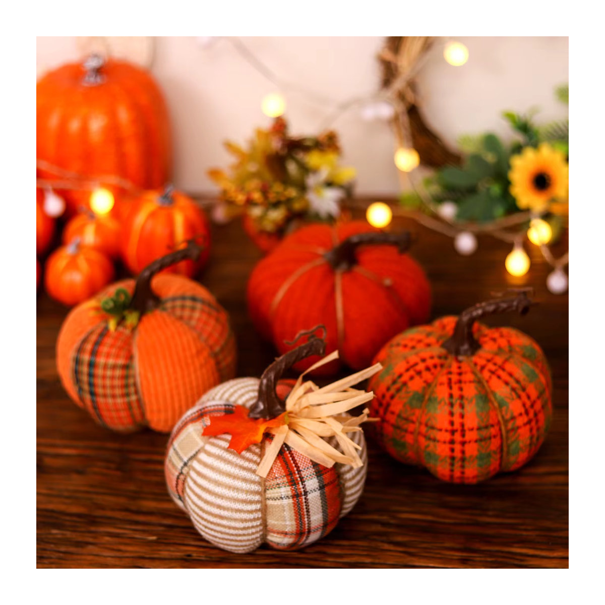Bunter Stoff-Kürbis als Cartoon-Desktop-Ornament für deine Thanksgiving-Tischdekoration - Bild 2