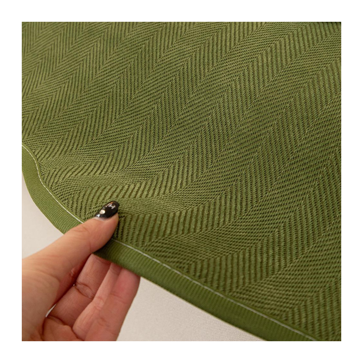 Chenille Fischgrät Sofakissen in Grün, rutschfester Bezug, B/B: 70 x 70 cm - Bild 3