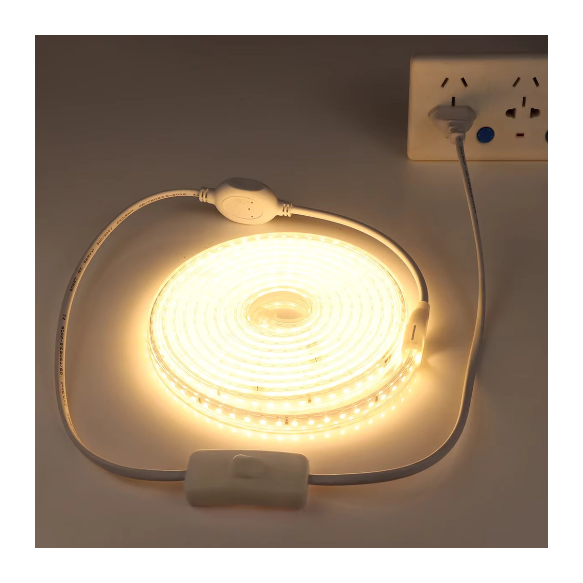 CHNAITEKE LED-Streifenlicht Warmweiß 2835 SMD mit EU-Stecker, wasserdicht für Außenbereich und Dekoration, 120 LEDs/m, 200–230 V - Bild 2