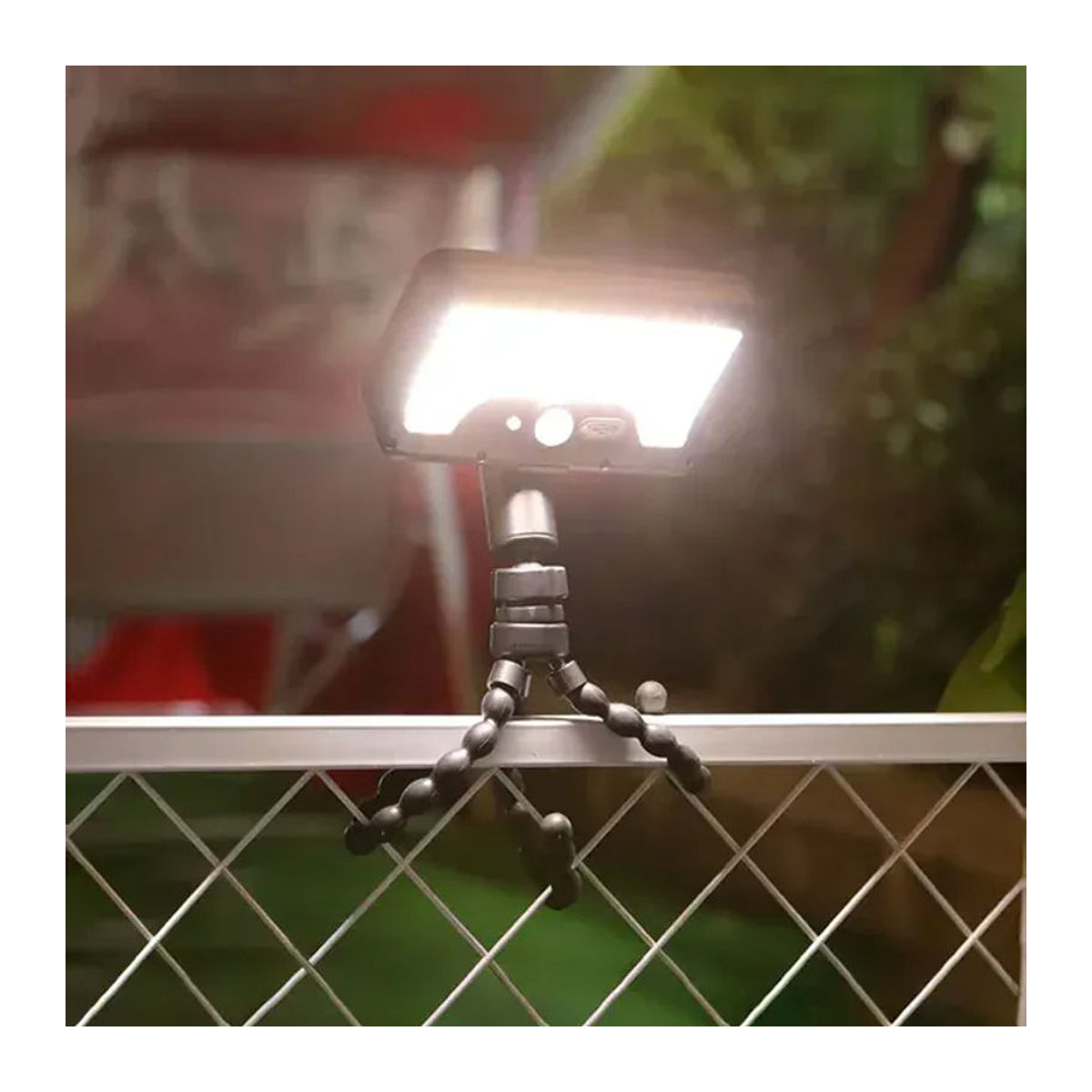 CHOUDAO TECH Solar-LED-Leuchte in Schwarz mit Bewegungsmelder und Lichtsensor für Garten und Terrasse im modernen Design - Bild 1