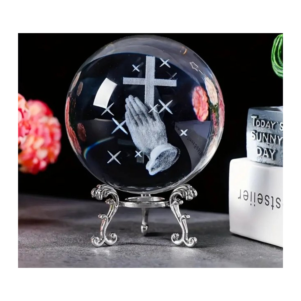 Christia 3D-Kristallkugel-Skulptur mit Gebet und Kreuz aus Glas in Transparent und Silber - Bild 1