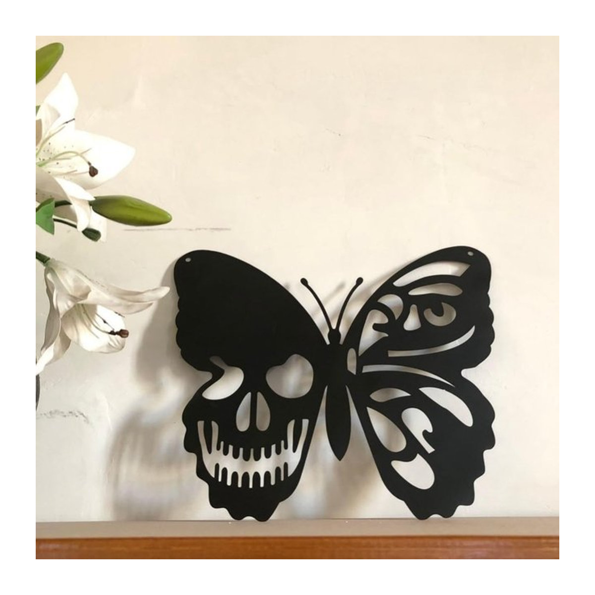 CIFBUY Wandkunst aus Metall Schädel und Schmetterling in Schwarz als Wandbehang und Ornament für Halloween - Bild 1