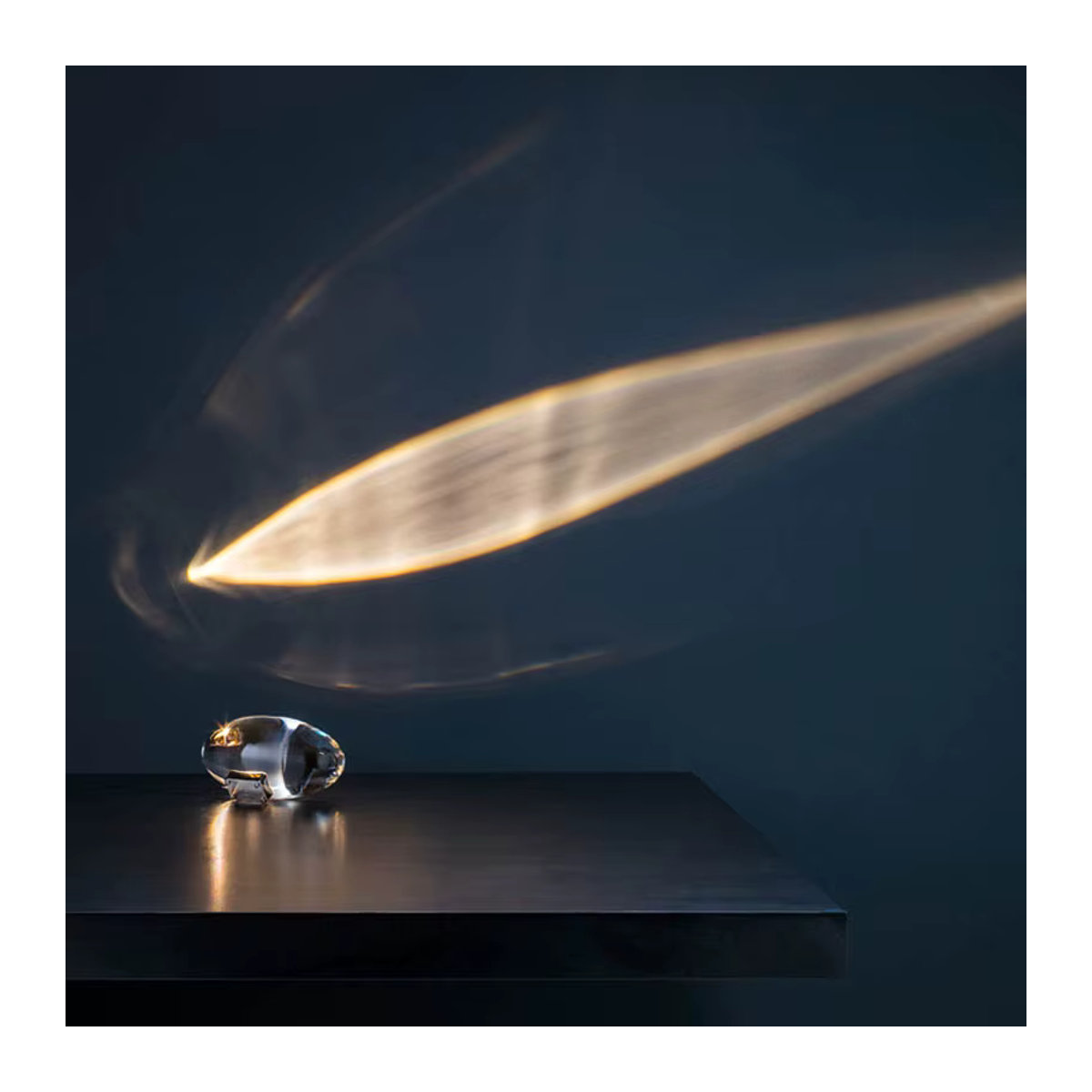 Claeted Italienische Designer Tischlampe aus Glas mit LED und Kristall Auge des Himmels in Bunt, Eiförmige Dekoleuchte für Wohnzimmer und Schlafzimmer als Nachtprojektor - Bild 3