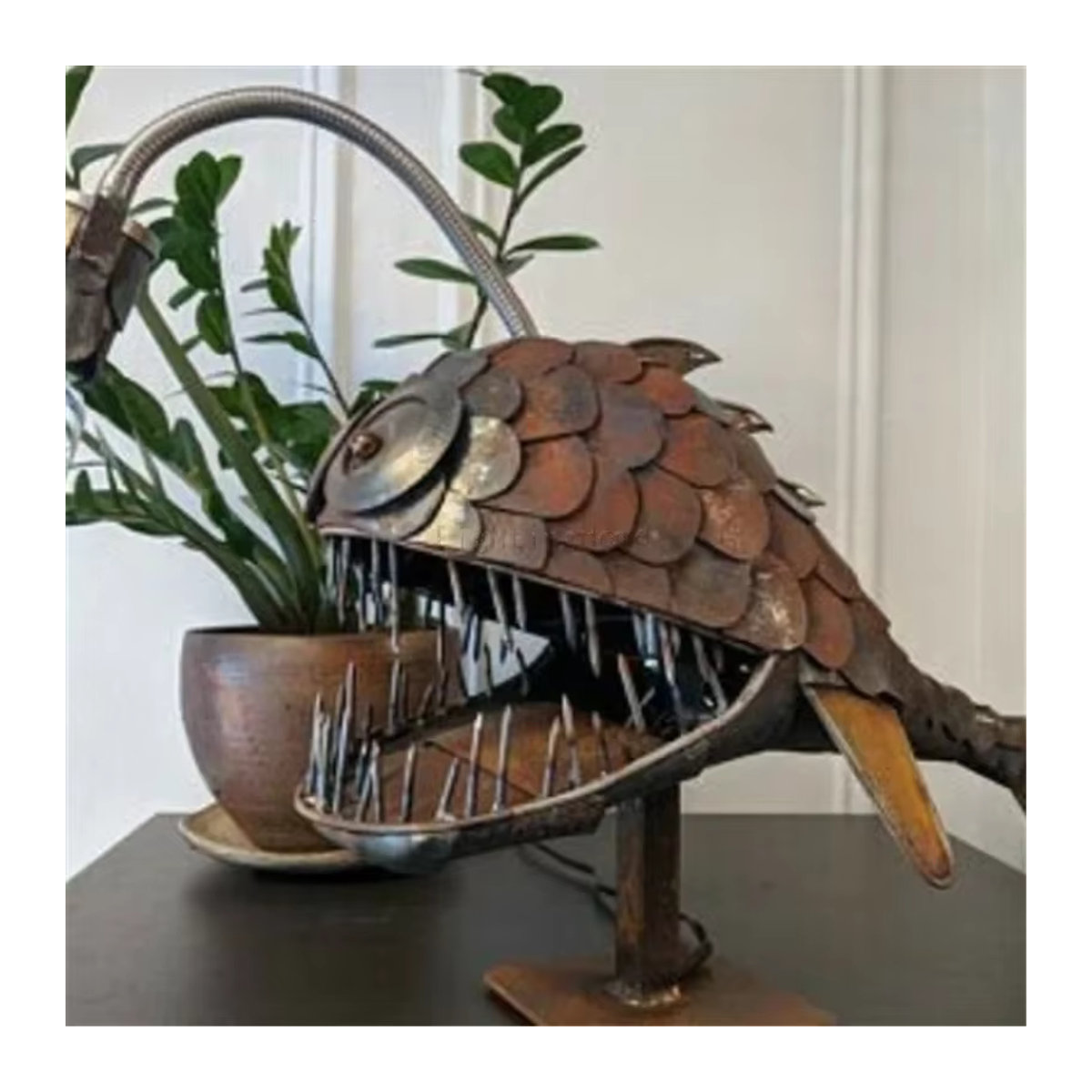 Claeted Retro-Tischlampe Anglerfisch aus Metall in Schwarz mit flexiblem Lampenkopf - Bild 3