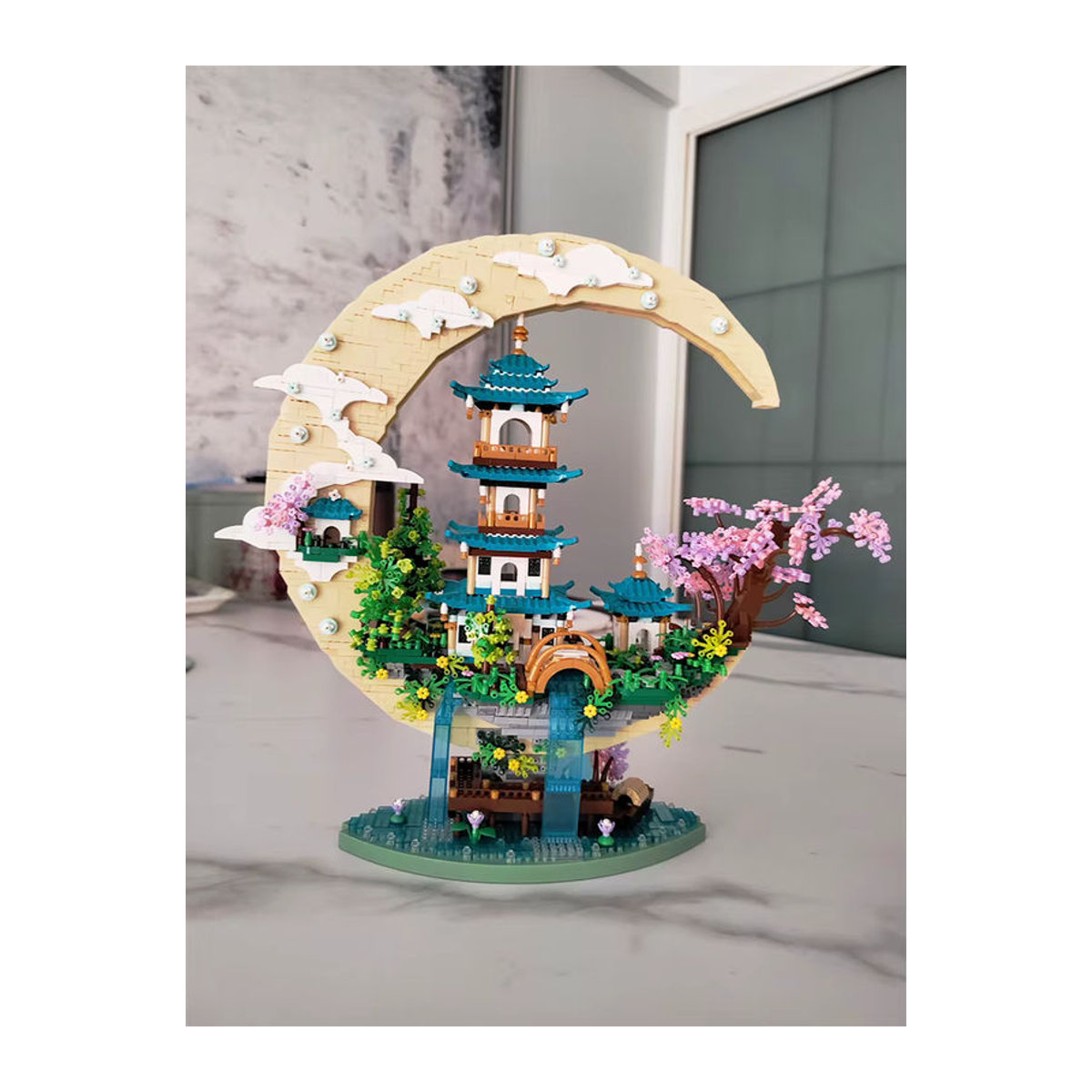 CONUSEA DIY Mini Architektur Bausteine Pfirsich Haus Pavillon mit LED Licht und Wasserfall Fluss, Rosa und Mehrfarbig, Dekoration für Kinder und Zimmer - Bild 6