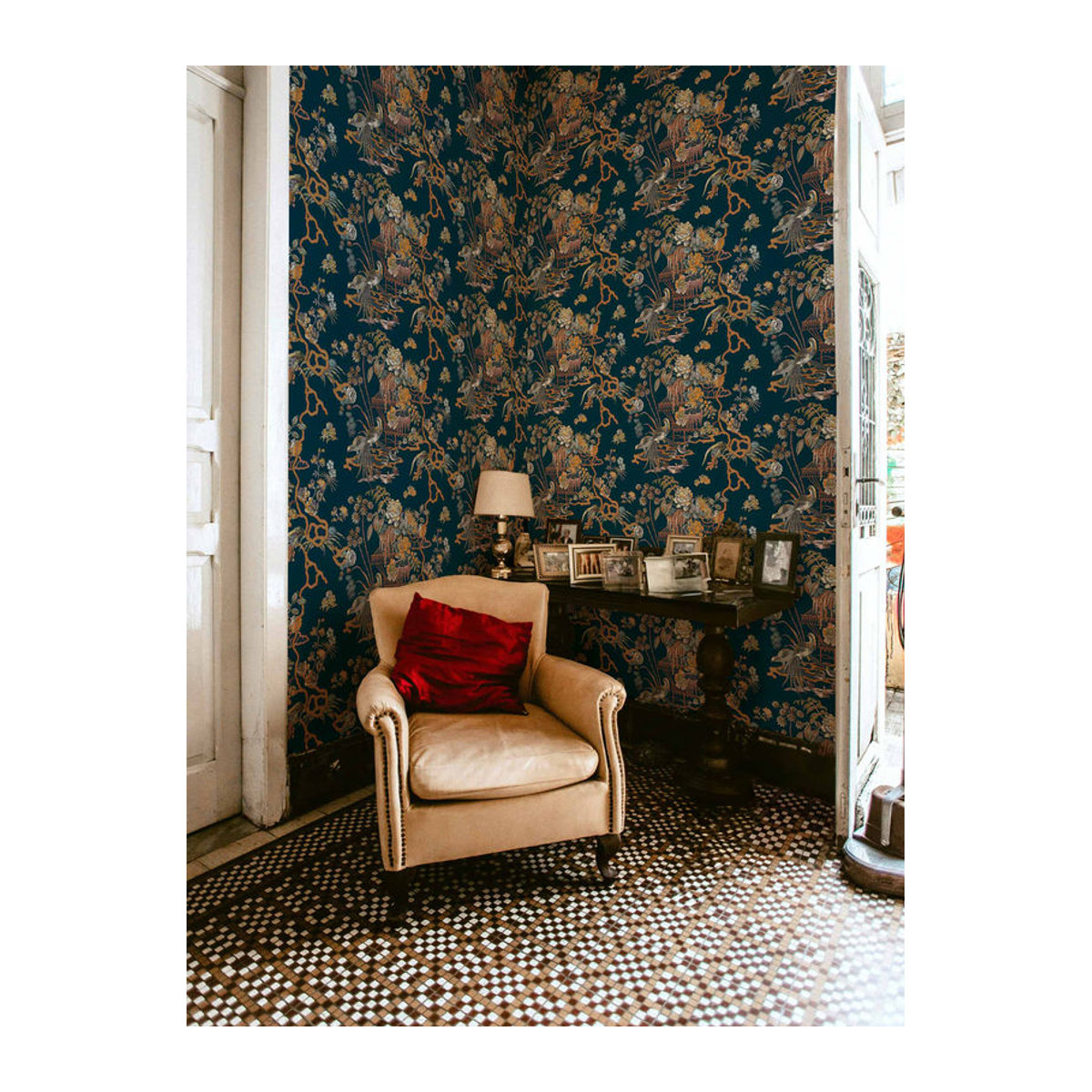 Coordonne Wallpaper Sacred Pheasants in Blau mit Tierprint und floralem Design aus Vlies und Papier - Bild 2