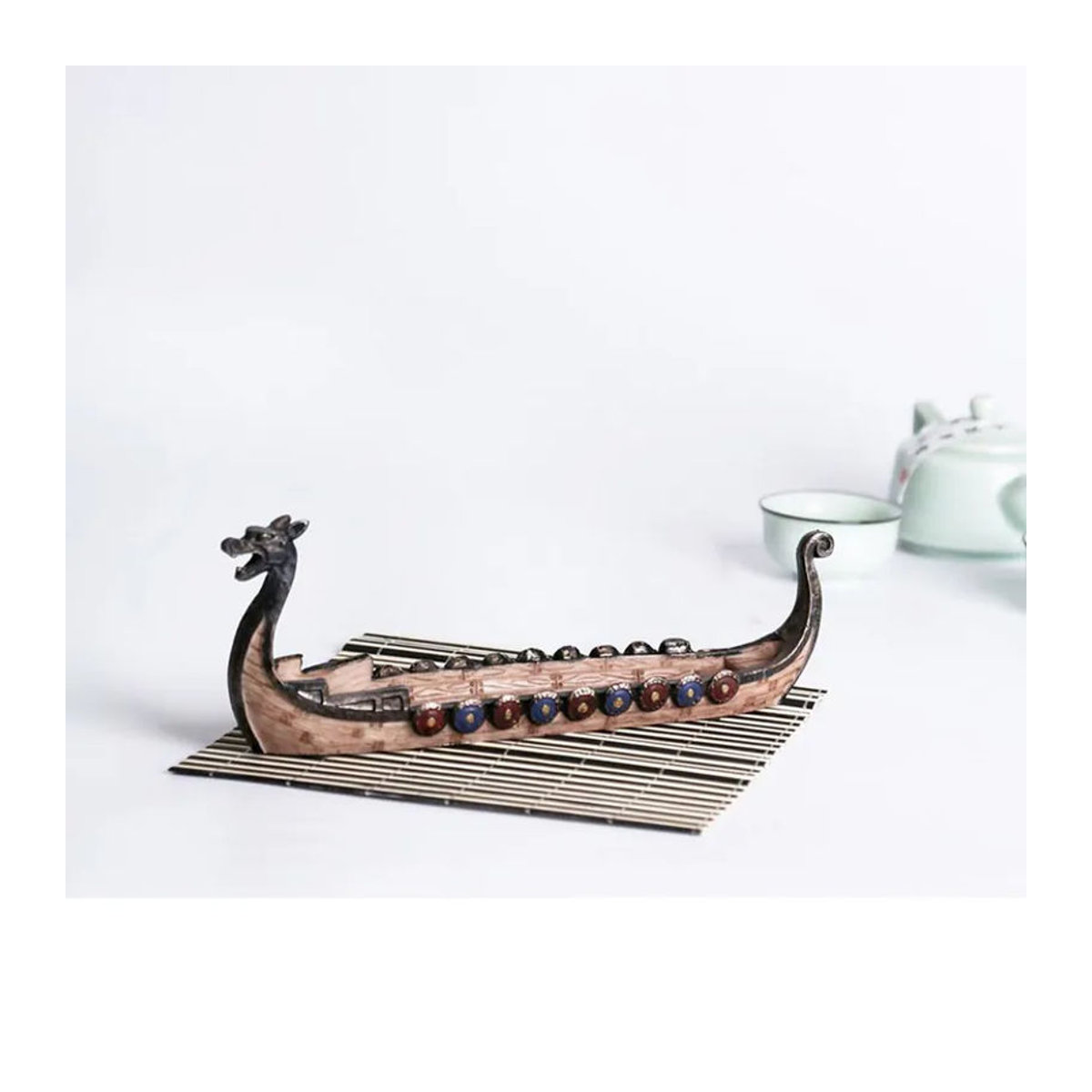 CosyHome Wikingerschiff Räucherstäbchenhalter aus Kunstharz in Braun und Mehrfarbig im Vintage-Design - Bild 2