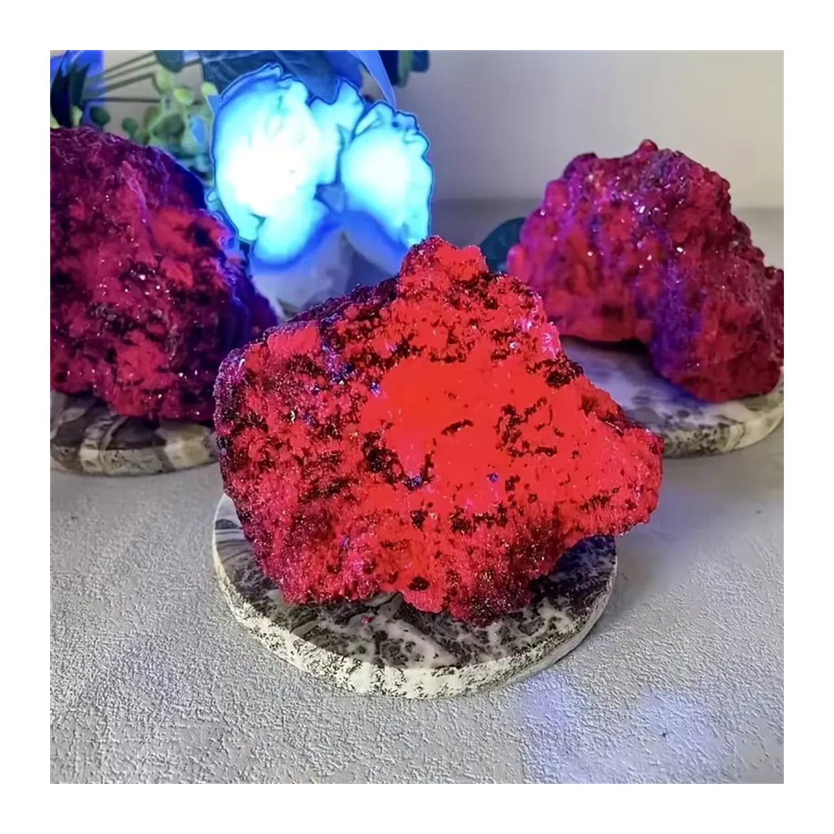 CrystalHola Roter Korund Kristallprobe in unregelmäßiger Form, roter Mineralstein zur Dekoration - Bild 3