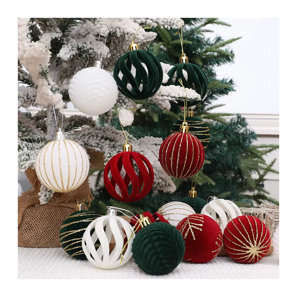 Cyuan Bruchsichere Weihnachtskugeln aus Textil in Rot, Grün und Weiß, Durchmesser: 6 cm - Bild 2