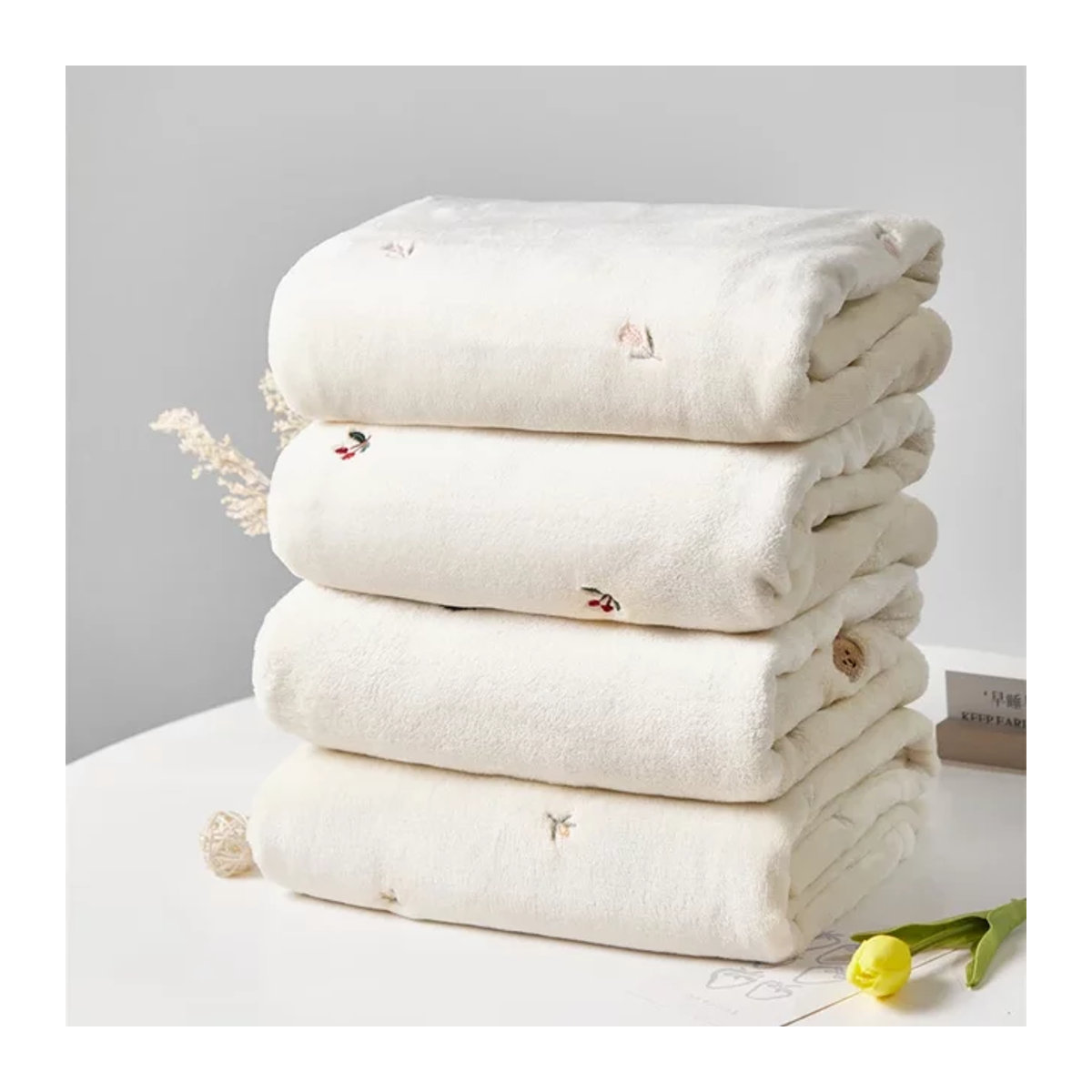 DANIVIVI Weiche Fleece Babydecke für Neugeborene als Wickel- und Kinderwagenabdeckung - Bild 1