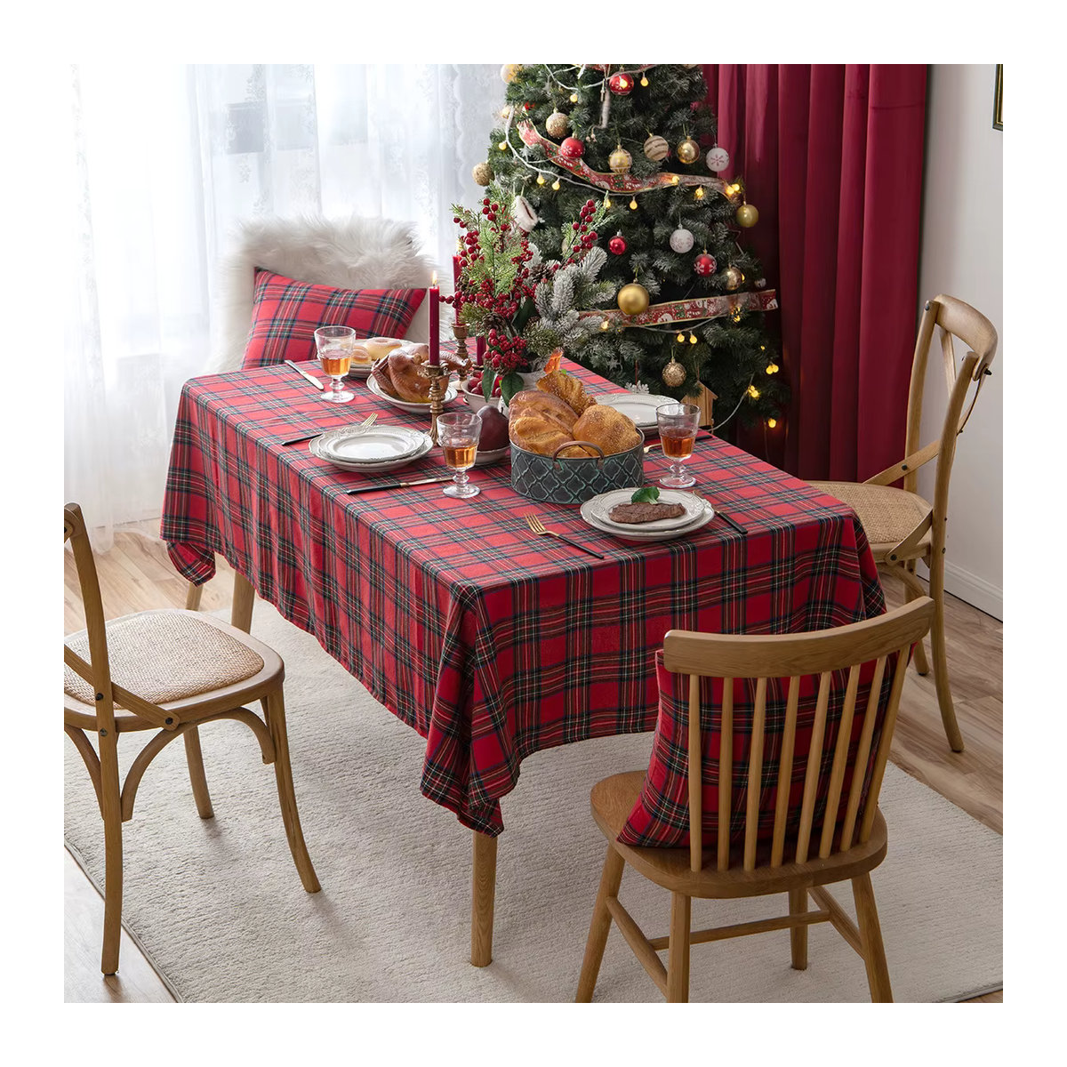 Dekorative rot karierte Tischdecke für eine weihnachtliche Atmosphäre - Bild 2
