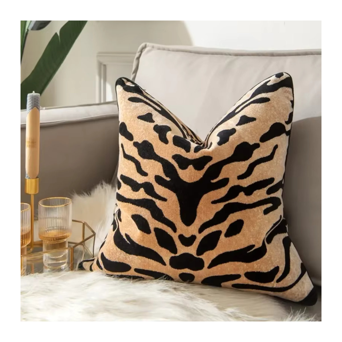 Dekorativer Kissenbezug mit Luxus Tiger- und Leopard-Muster aus beflocktem Samt für dein Wohnzimmer - Bild 2