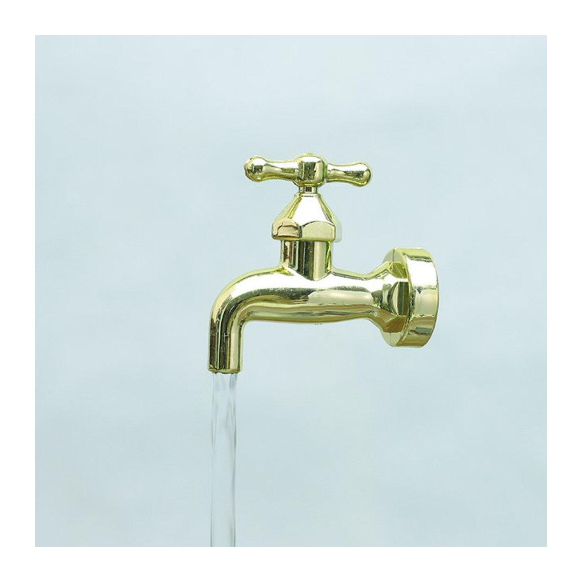 Dekorativer Metall-Wasserhahn als Brunnen-Element für die Gartenkunst und Außenbewässerung - Bild 1