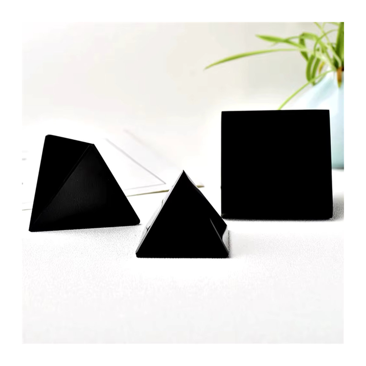 DHFS Schwarzer Obsidian Kristall Pyramide als Energiegenerator für Chakra und Reiki in Schwarz - Bild 2