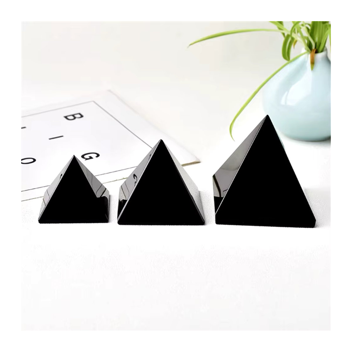 DHFS Schwarzer Obsidian Kristall Pyramide als Energiegenerator für Chakra und Reiki in Schwarz - Bild 4