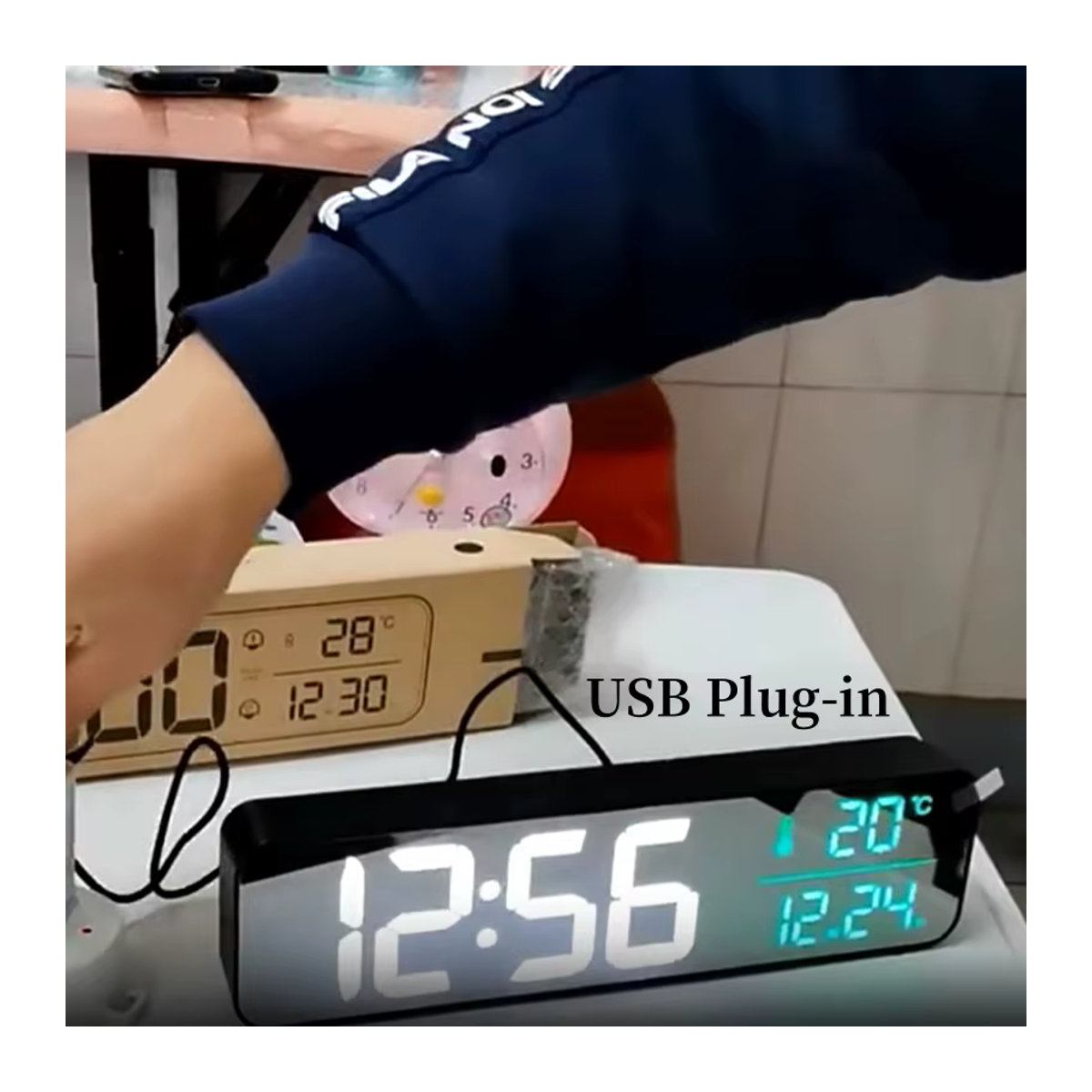 Digitaler LED Wecker mit Temperatur- und Datumsanzeige sowie Schlummerfunktion, Spiegel-Design, Schwarz/Grün, USB-Betrieb - Bild 4