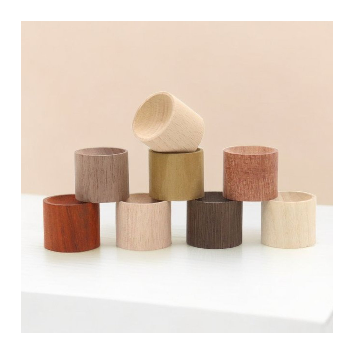 Duftender Holz-Zylinder aus Walnuss für die Aromatherapie als Desktop-Dekoration - Bild 1