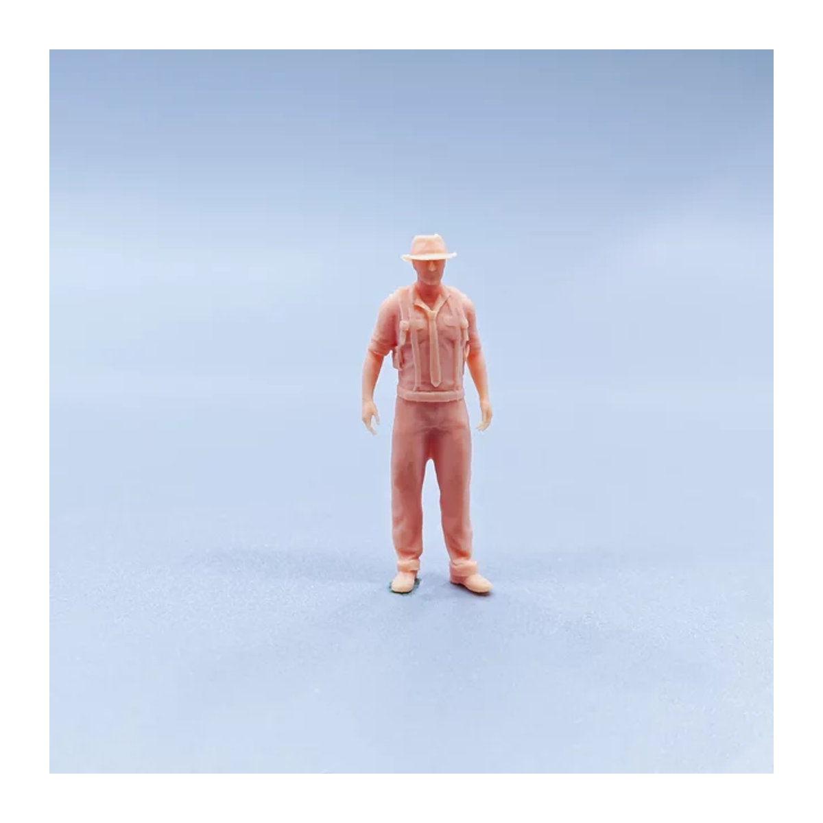 EHCMODEL Cowboy Miniatur Figur im Maßstab 1/64 aus Kunstharz in Beige für Diorama und Modellbau - Bild 1