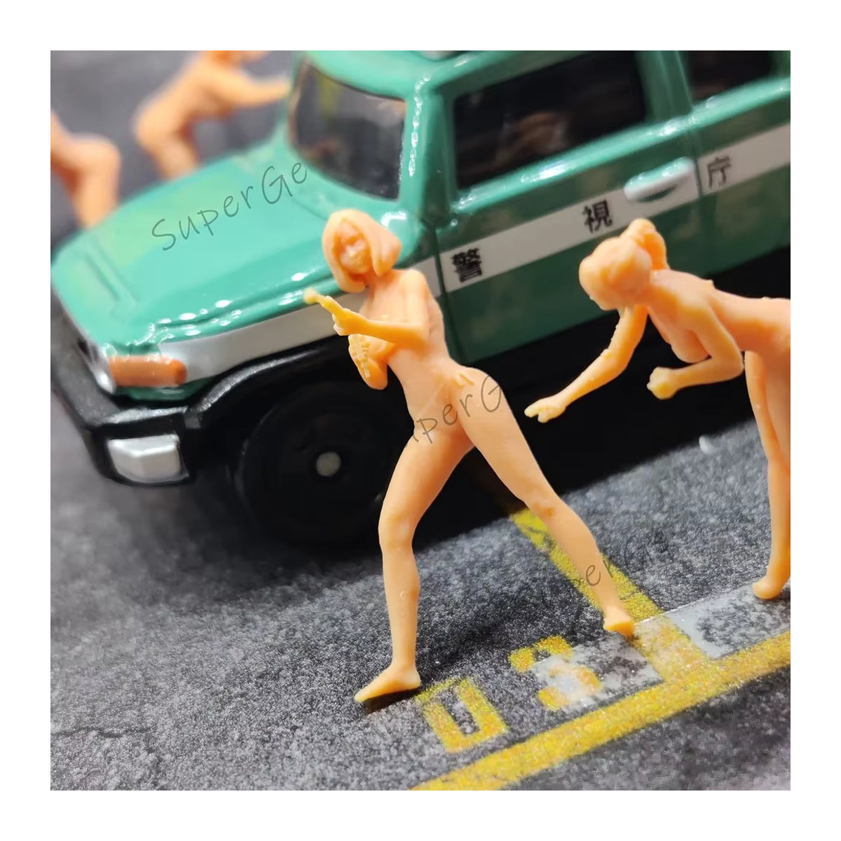EHCMODEL Miniatur Diorama Auto Waschen Frau aus Kunstharz, Unbemalte Modellfigur für Maßstab 1/64 1/50 1/43, Mehrfarbig - Bild 3