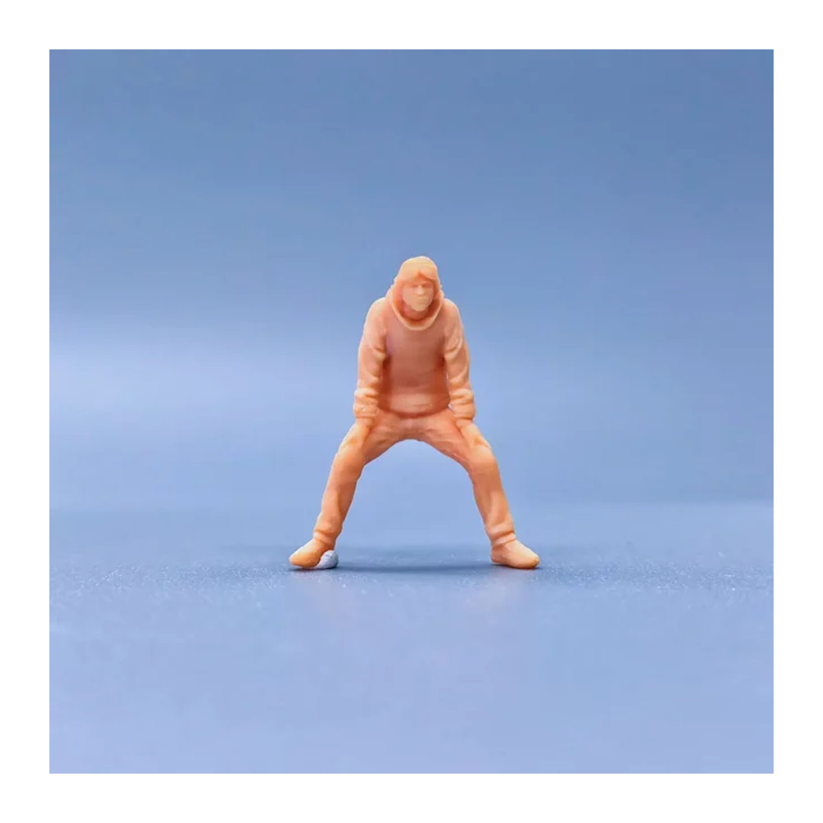 EHCMODEL Miniatur Diorama Mann im Sweater aus Kunstharz in Beige für Maßstab 1/64 und 1/43 - Bild 1