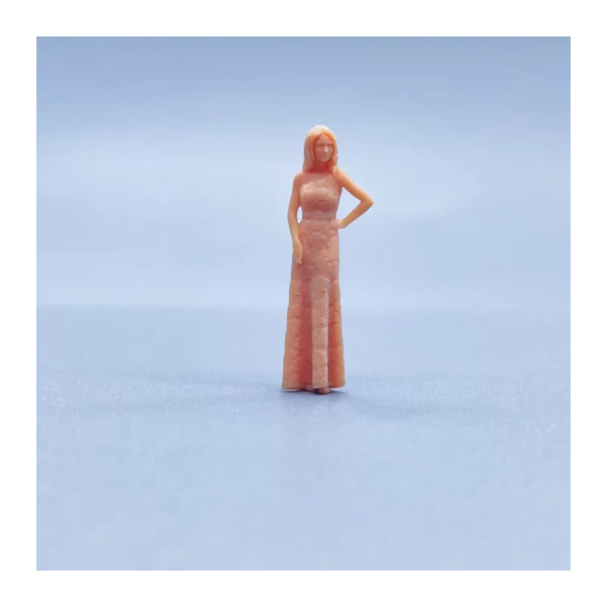 EHCMODEL Miniatur-Figuren aus Kunstharz: Frauen im Abendkleid als unbemalte Modellbau-Figuren für Dioramen in Rosa - Bild 1