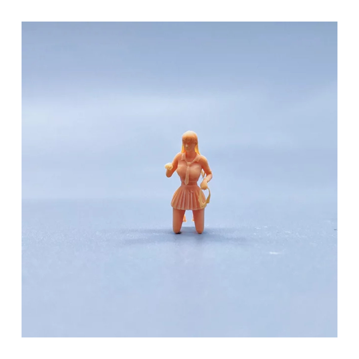 EHCMODEL Unbemalte Miniatur Figur Caicai Dienstmädchen aus Kunstharz in Beige für Diorama und Modellbau - Bild 1
