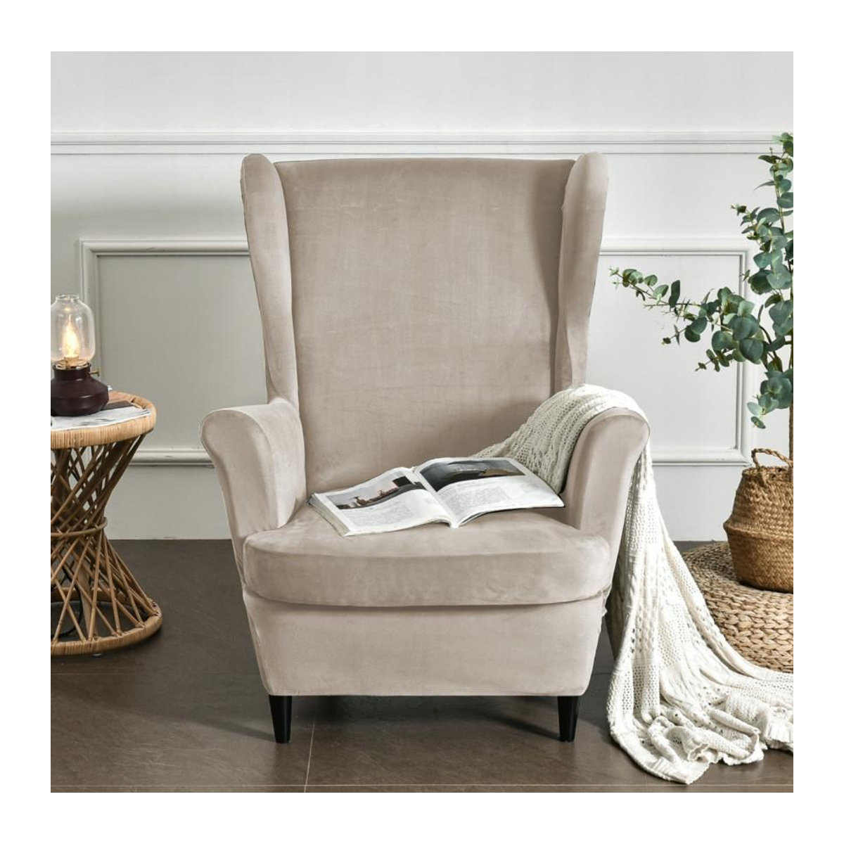 Elastischer Sesselbezug für Ohrensessel in Beige aus Samt zum Schutz deines Sessels - Bild 2