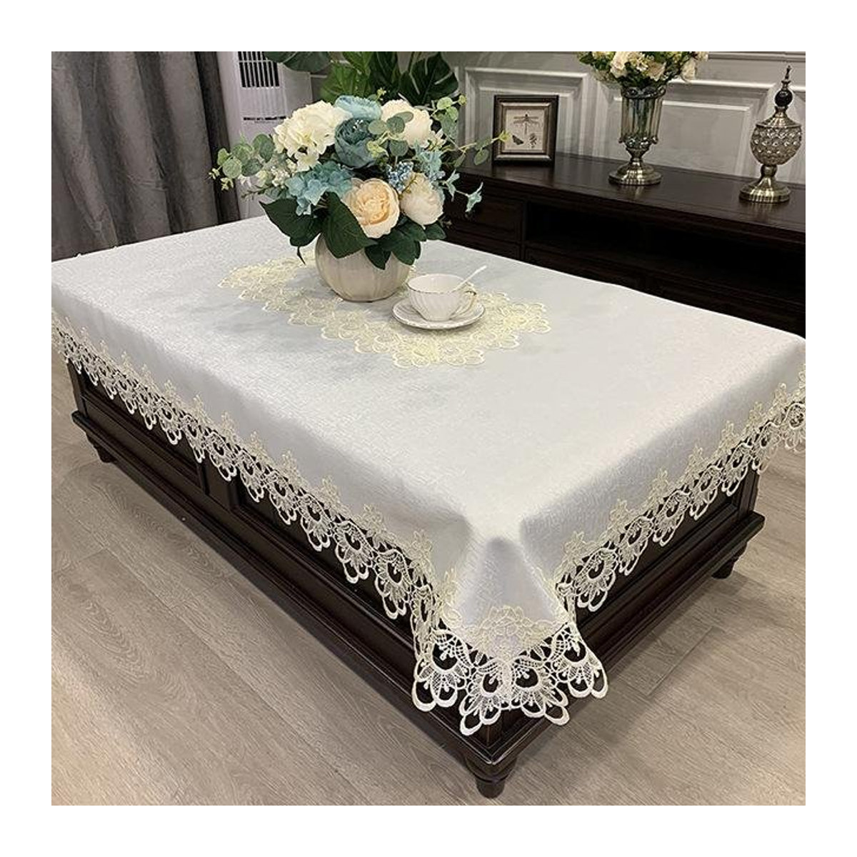 Elegante rechteckige Tischdecke von A Family Of Home Textiles mit luxuriöser Blumen-Spitzenstickerei in Weiß, B x T: 180 x 230 cm - Bild 1