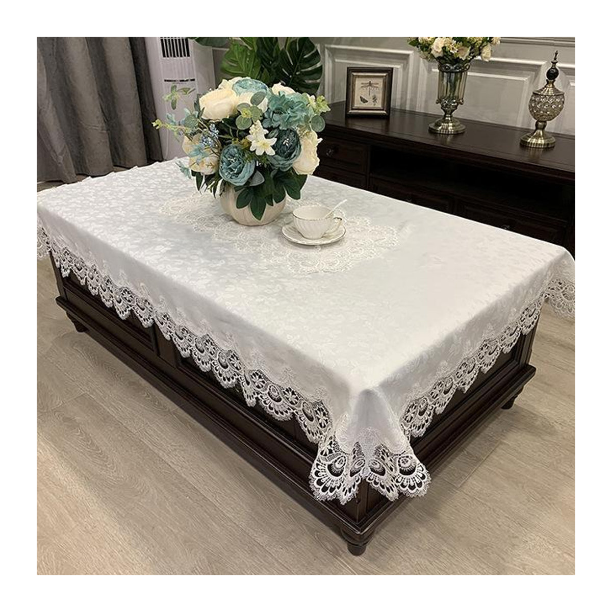 Elegante rechteckige Tischdecke von A Family Of Home Textiles mit luxuriöser Blumen-Spitzenstickerei in Weiß, B x T: 180 x 230 cm - Bild 2