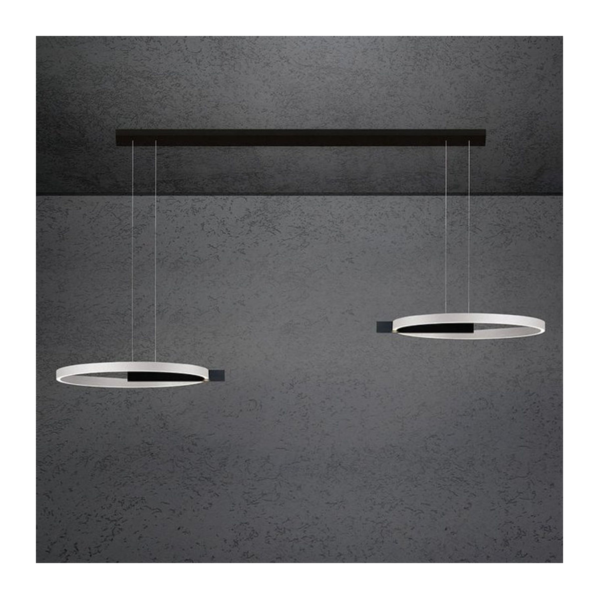 Escale Select Midnight Double LED-Pendelleuchte aus Aluminium in Schwarz, modern und minimalistisch mit 60 cm Durchmesser - Bild 1