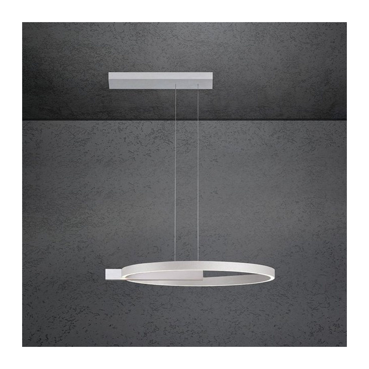 Escale Select Midnight LED-Pendelleuchte aus Aluminium in Alufarben, modern und minimalistisch gestaltet - Bild 1