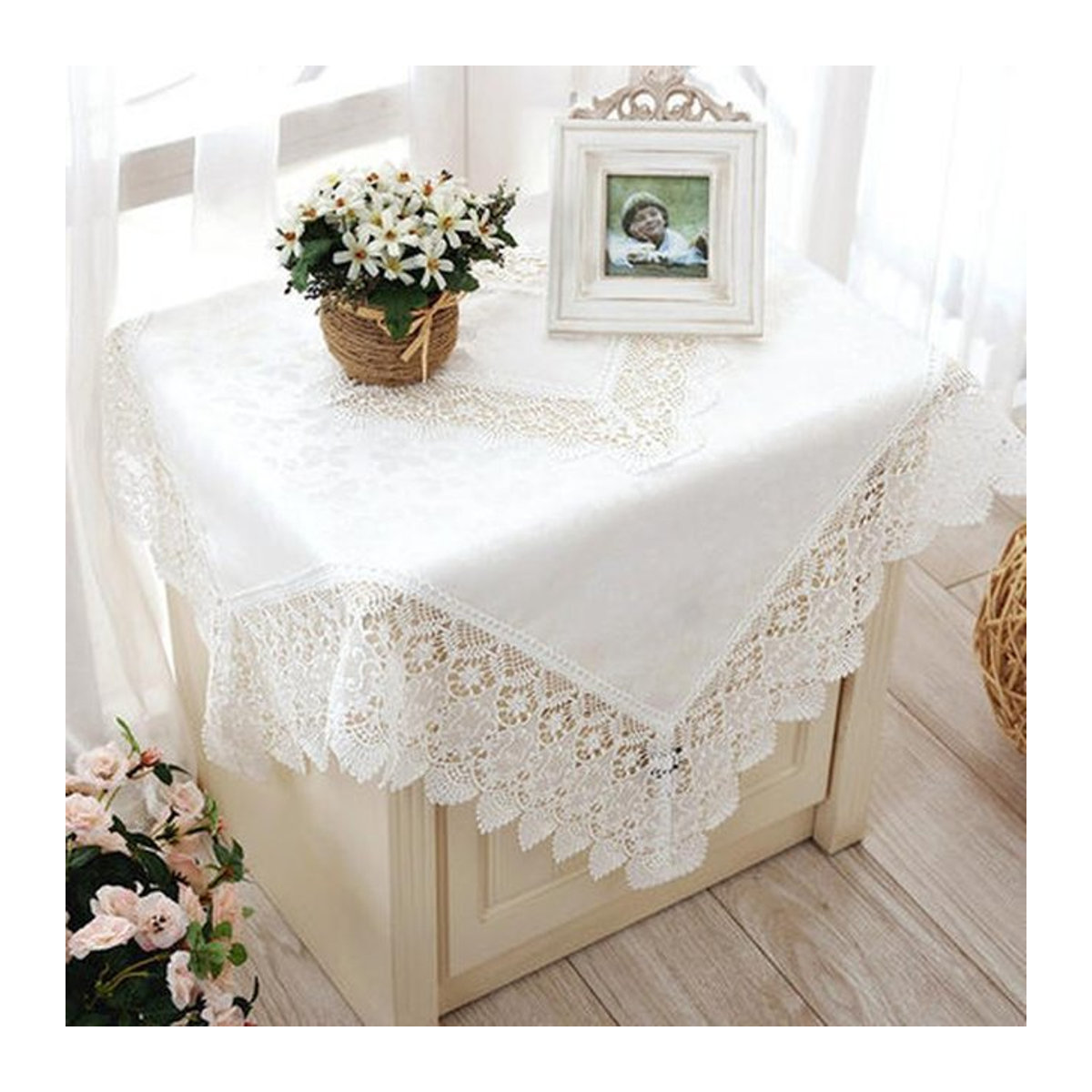 Europäische Jacquard Tischdecke mit Spitze in Weiß, B/T: 60 x 60 cm - Bild 1