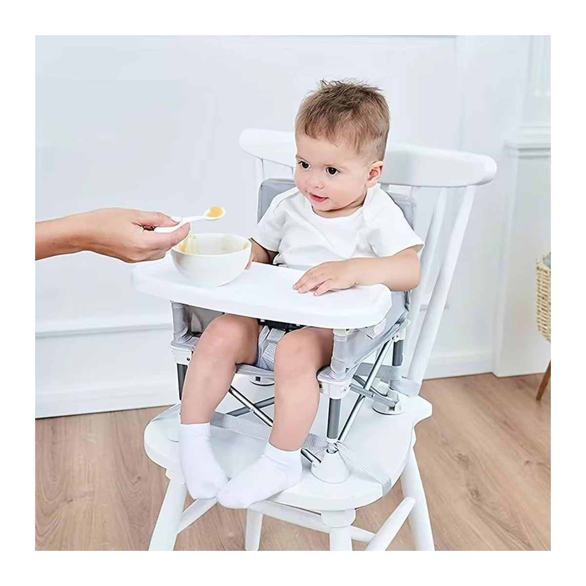 Faltbarer und tragbarer Babystuhl aus Aluminiumlegierung mit Sicherheitsgurt für Camping und Picknick in Rosa oder Grau - Bild 3