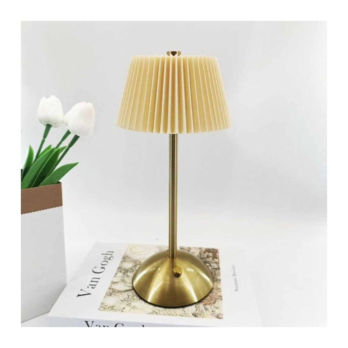 Fantastic House Wiederaufladbare LED-Tischlampe aus Metall mit Stoffschirm in Beige, Dimmbar und Kabellos mit Warmweißem Licht - Bild 1