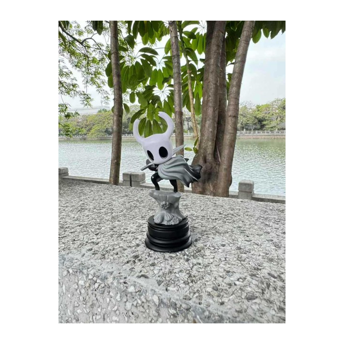 Fashnics Hollow Knight Actionfigur Blasser Prinz Sammlermodell aus PVC, Höhe: 25,0 cm - Bild 1