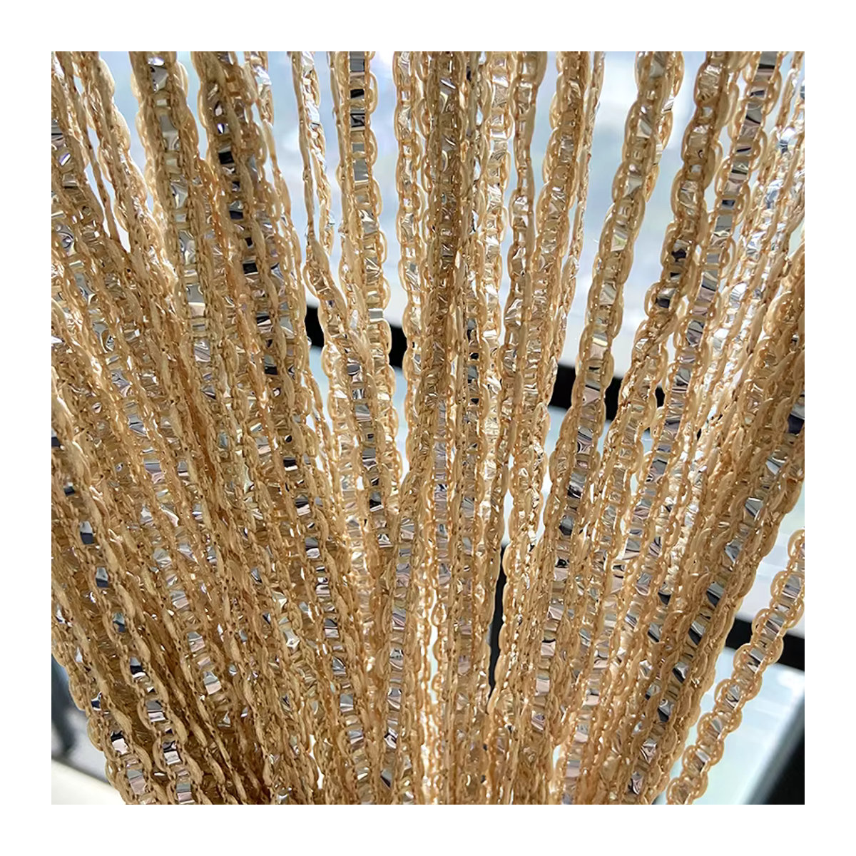 Flash Line Shiny Tassel String Vorhang von HOLAROOM in Rot-Gold als dekorativer Raumteiler für Fenster und Türen - Bild 3