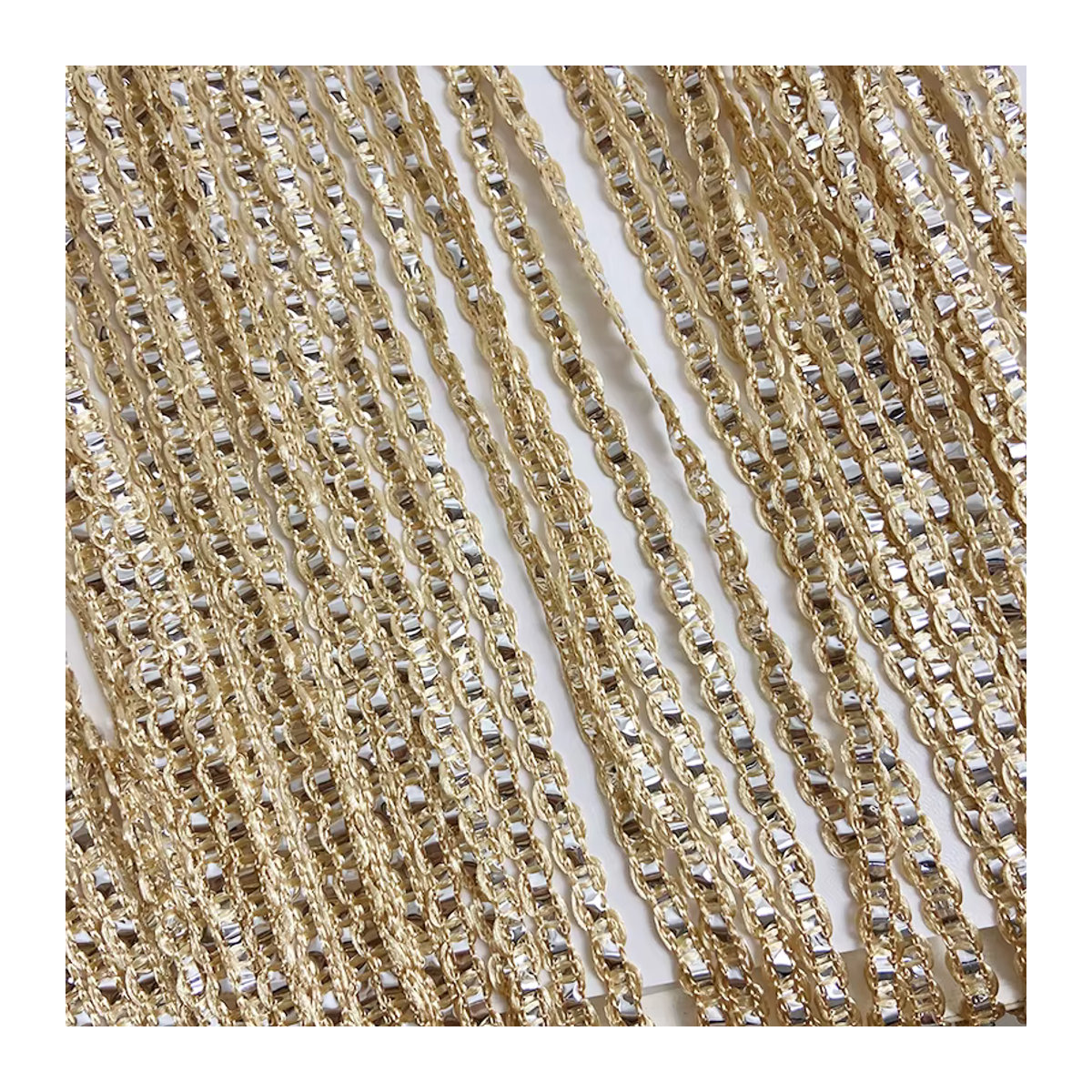 Flash Line Shiny Tassel String Vorhang von HOLAROOM in Rot-Gold als dekorativer Raumteiler für Fenster und Türen - Bild 4