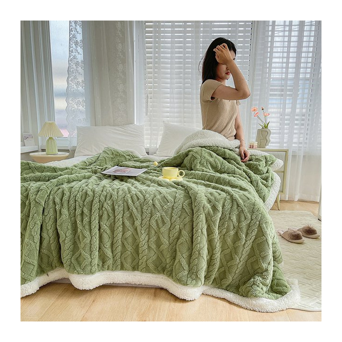 Flauschige Fleecedecke aus Mikrofaser in Grün für Couch und Bett - Bild 1