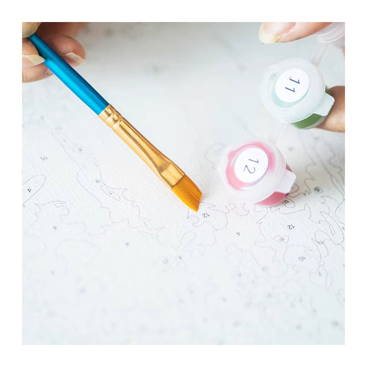 GATYZTORY Malen nach Zahlen Set für Erwachsene mit floralem Motiv auf Leinwand in Orange und Weiß - Bild 1