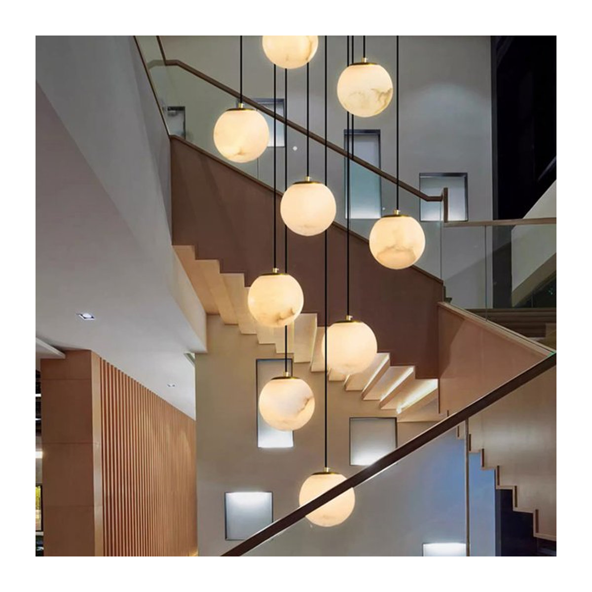 Gbbmade Moderne LED-Pendelleuchte in Gold und Weiß für Wohnzimmer und Esszimmer - Bild 1