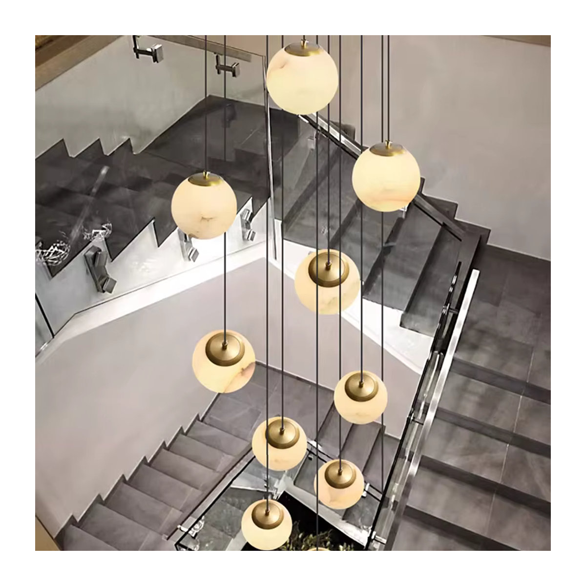 Gbbmade Moderne LED-Pendelleuchte in Gold und Weiß für Wohnzimmer und Esszimmer - Bild 3