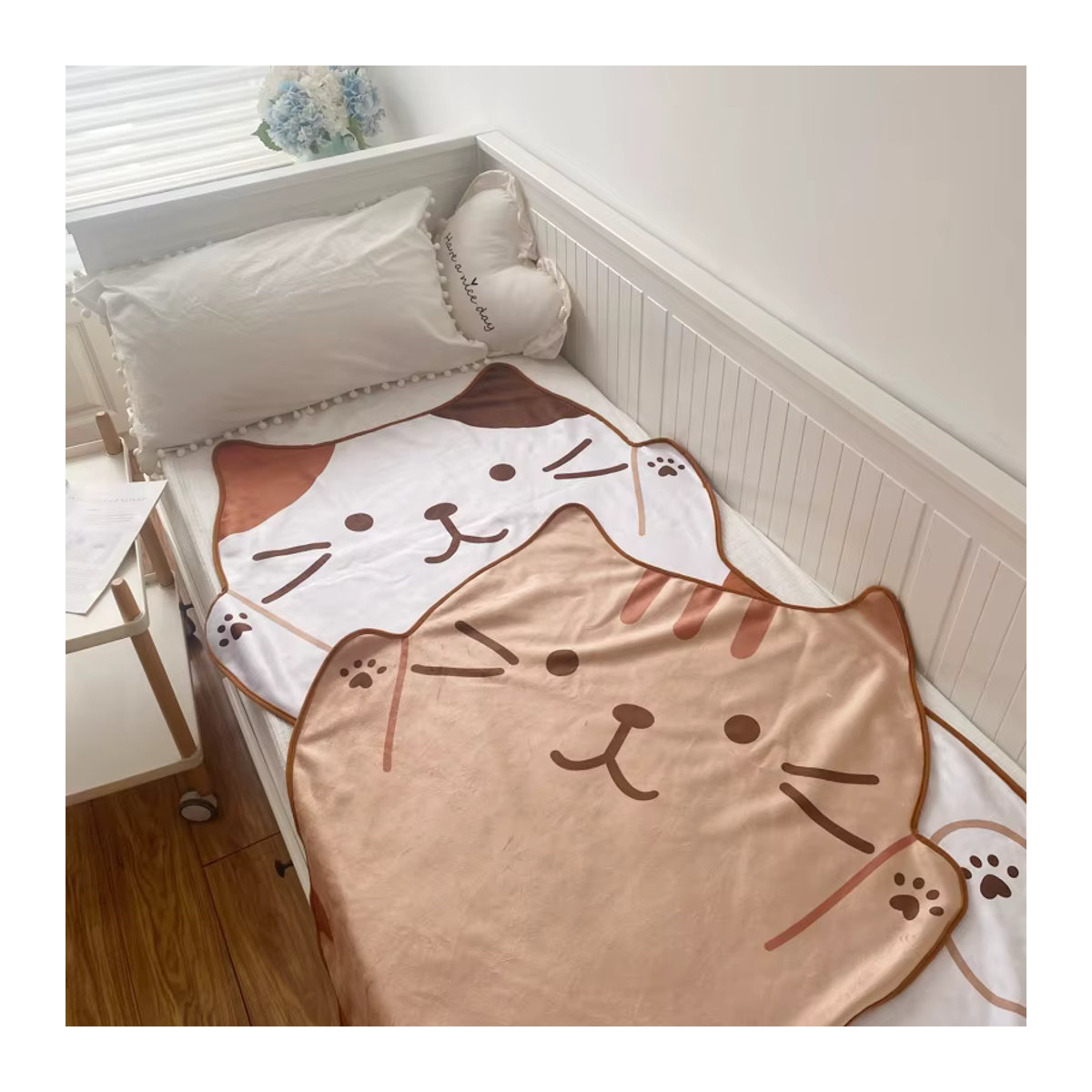 GDzaccly Kuschelige Katzen-Plüschdecke aus Flanell in Braun, Weiß und Beige, 150 cm für Kinder und Babys - Bild 2