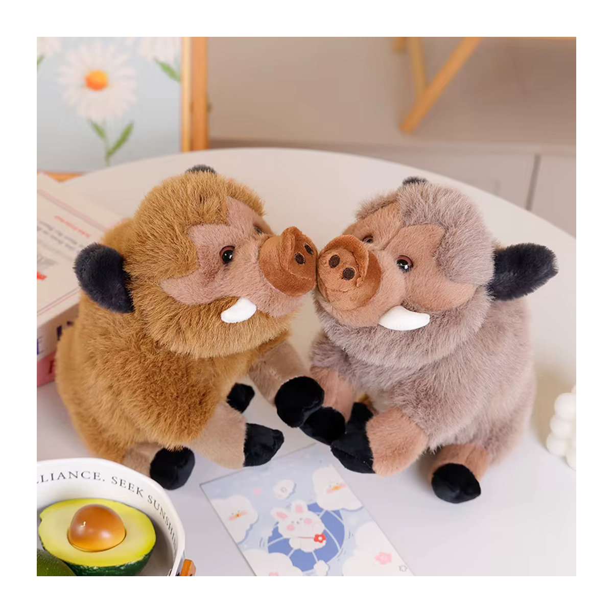 GDzaccly Plüsch Wildschwein als Tierfigur in Grau mit langen Stoßzähnen und langem Haar, Größe: 25 x 30 cm - Bild 2