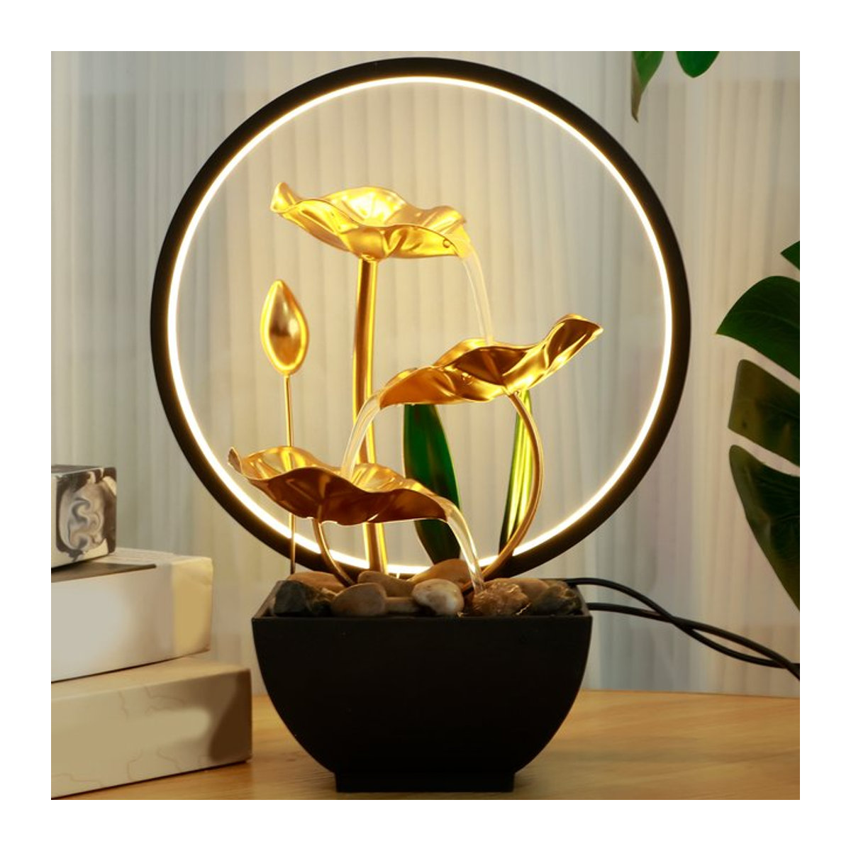 Goldener Tischbrunnen mit LED-Ringlichtern und Wasserzirkulation für Meditation und Dekoration in Zuhause oder Büro - Bild 1
